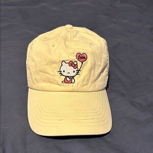 Hello Kitty Yellow Cap with Love Balloon